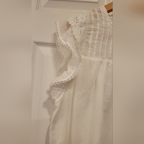 AQUA White Ruffle Pleated Delicate and Elegant Blouse size L 100% Cotton - Picture 6 of 8